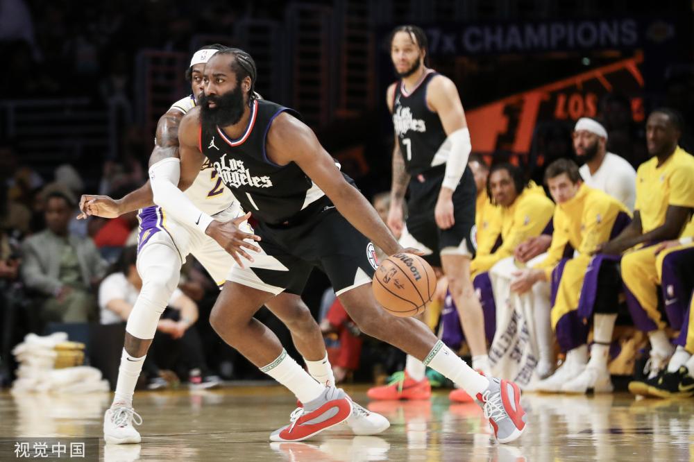 而替补球员 而替补球员